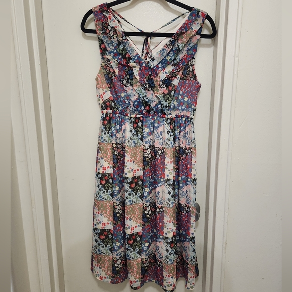 Jessica Simpson Maternity Dress Size Small with patchwork design - Picture 3 of 7